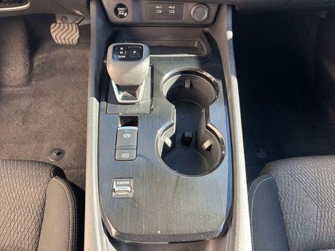 Used 2025 Nissan Rogue SV image 44