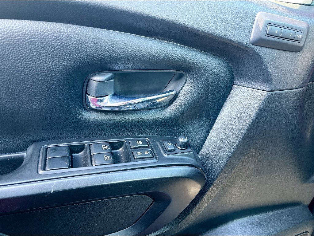 Used 2023 Nissan Titan PRO-4X w/ Pro-4x Convenience Package AWD/4WD image 18