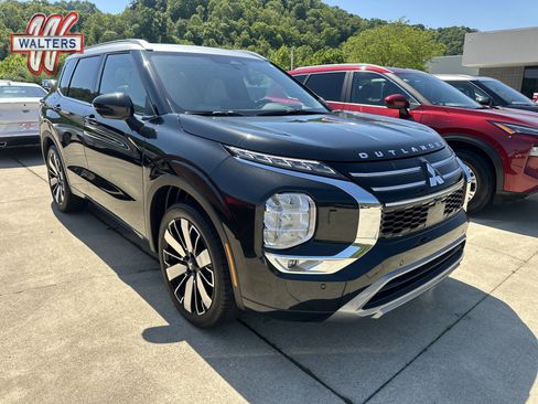 Used 2025 Mitsubishi Outlander AWD image 1