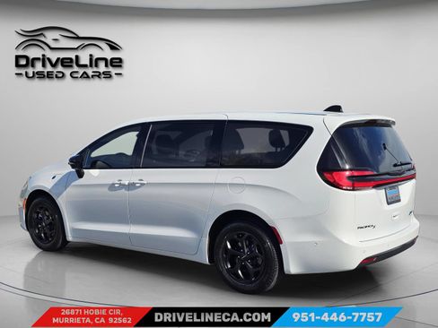 Used 2024 Chrysler Pacifica Limited FWD image 9