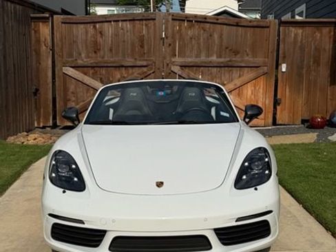Used 2021 Porsche 718 Boxster RWD image 2