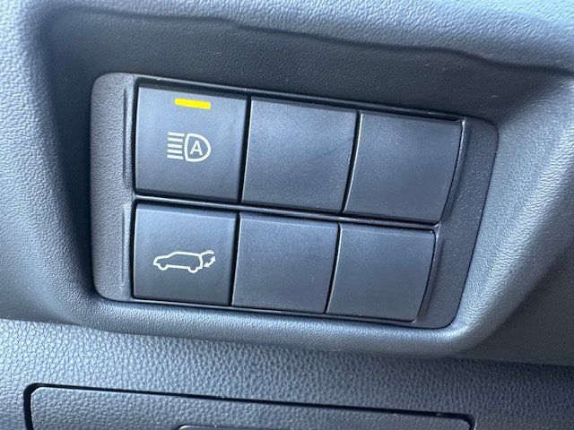 Used 2023 Toyota Highlander XLE AWD/4WD image 29