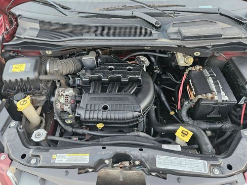 Used 2010 Chrysler Town & Country Limited image 22