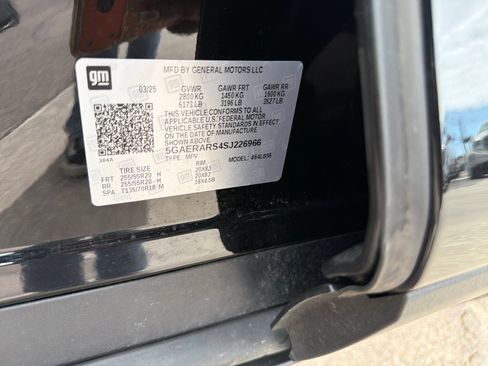 Used 2025 Buick Enclave Preferred FWD image 28