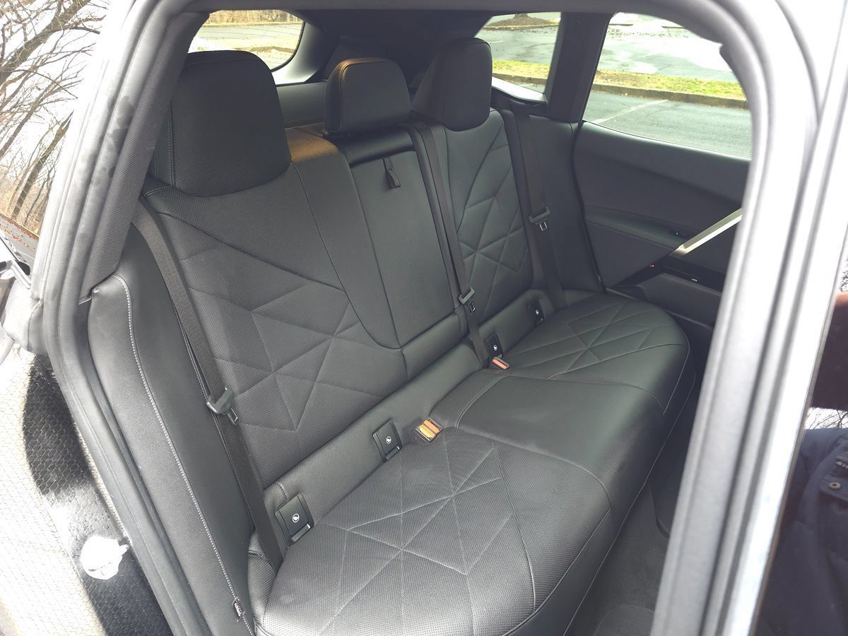 Used 2024 BMW iX xDrive50 w/ Premium Package AWD/4WD image 18
