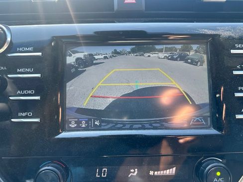 Used 2018 Toyota Camry SE w/ Convenience Package FWD image 11