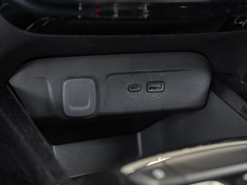 Used 2025 Chevrolet Trax LT FWD image 31