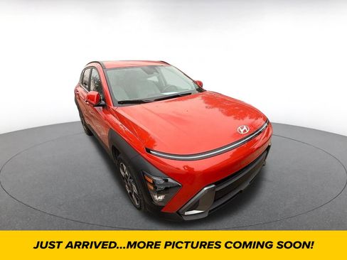 Used 2025 Hyundai Kona SEL image 1