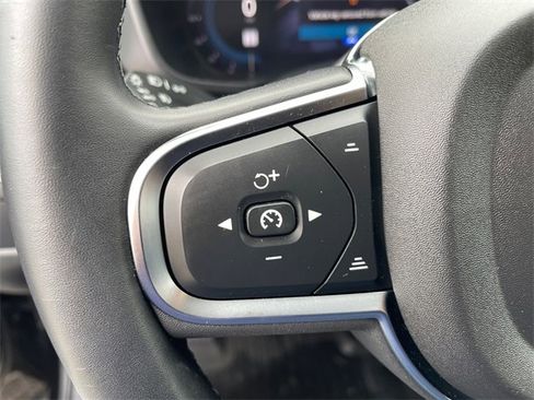 Used 2024 Volvo XC60 B5 Core image 33