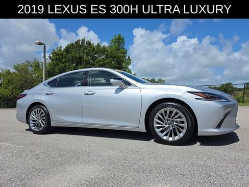 Used 2019 Lexus ES 300h Ultra Luxury w/ Accessory Package 2 FWD image 1