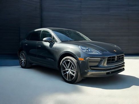 Certified 2025 Porsche Macan image 9