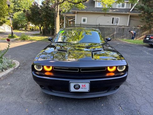 Used 2019 Dodge Challenger SXT AWD/4WD image 8