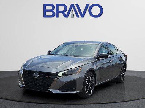 Used 2024 Nissan Altima 2.5 SR image 1