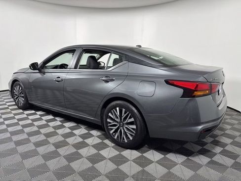 Used 2025 Nissan Altima 2.5 SV FWD image 5