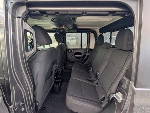 Used 2021 Jeep Gladiator Willys image 10