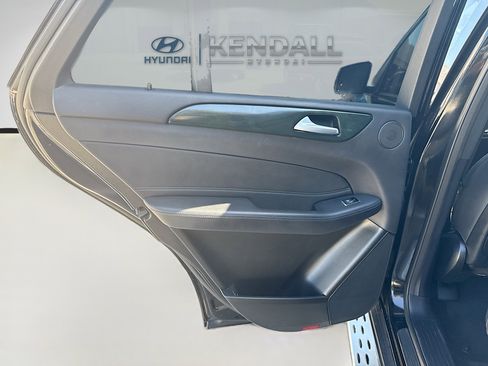 Used 2019 Mercedes-Benz GLE 400 4MATIC image 24