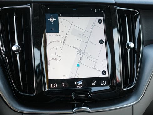 Used 2020 Volvo XC60 T6 Momentum image 24