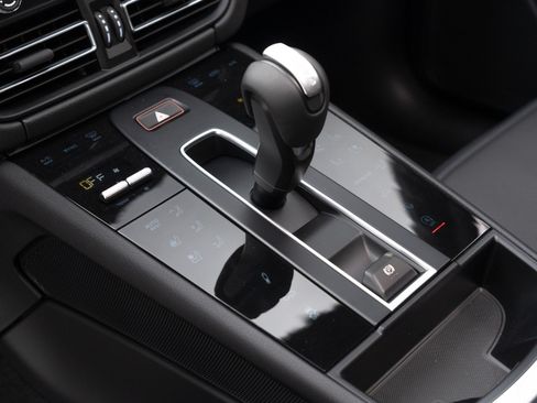 Certified 2026 Porsche Macan Turbo AWD/4WD image 26