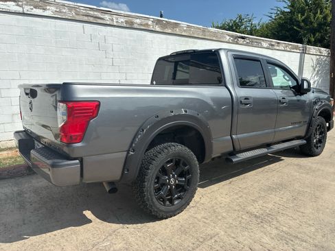 Used 2019 Nissan Titan SV w/ SV Convenience Package AWD/4WD image 7