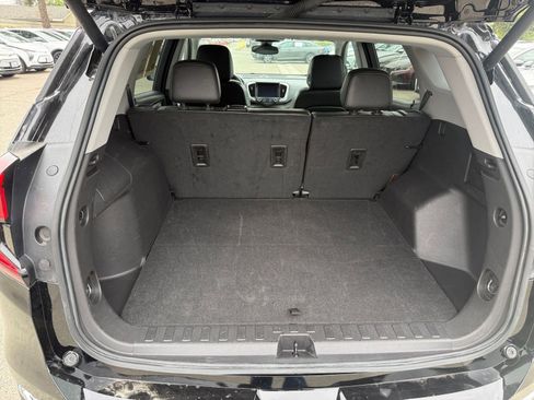 Used 2024 GMC Terrain SLT image 27