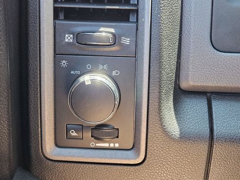 Used 2015 RAM 2500 Tradesman w/ Chrome Appearance Group AWD/4WD image 8