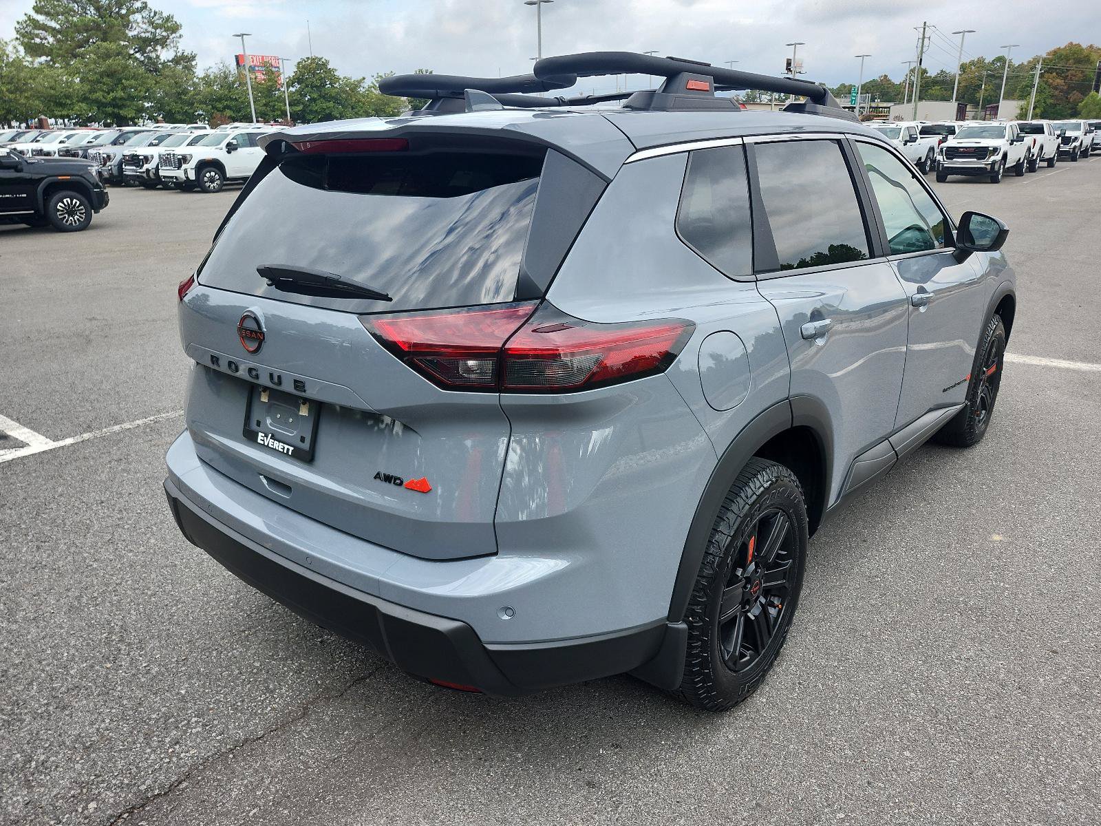 Used 2025 Nissan Rogue SV AWD/4WD image 3