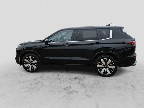 Used 2025 Mitsubishi Outlander SE image 5