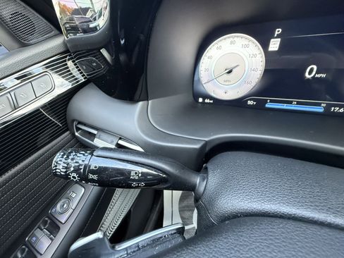 Used 2024 Hyundai Palisade Calligraphy image 25