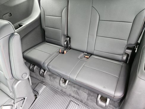 Certified 2025 Chevrolet Traverse Z71 w/ LPO, Floor Liner Package AWD/4WD image 34