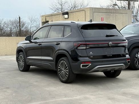 New 2025 Volkswagen Taos SE FWD image 9