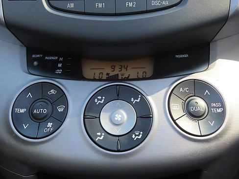 Used 2006 Toyota RAV4 Limited image 16