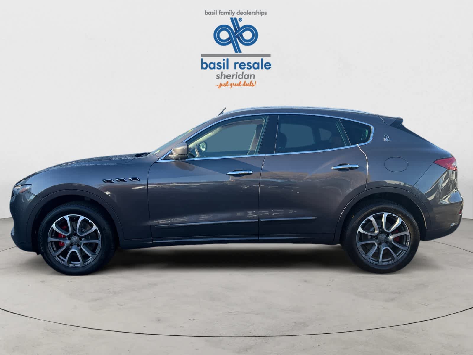 Used 2017 Maserati Levante w/ Luxury Package AWD/4WD image 3