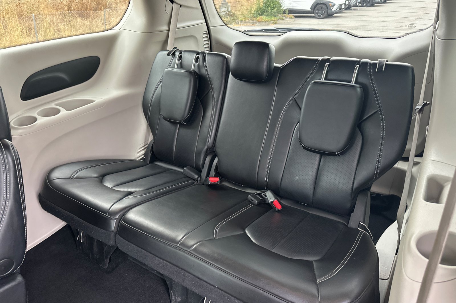 Used 2023 Chrysler Pacifica Touring-L FWD image 16