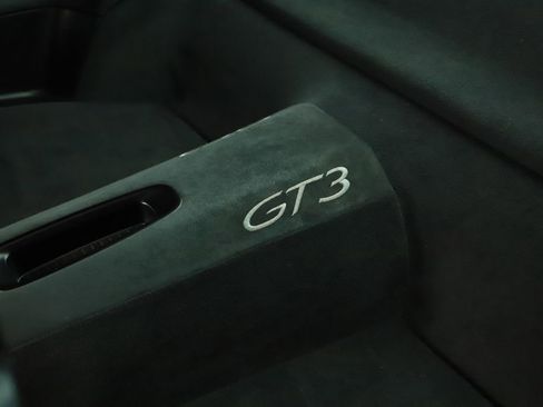 Used 2018 Porsche 911 GT3 RWD image 18