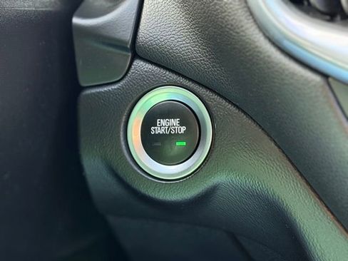 Used 2019 Chevrolet Equinox LT w/ Driver Convenience Package image 12