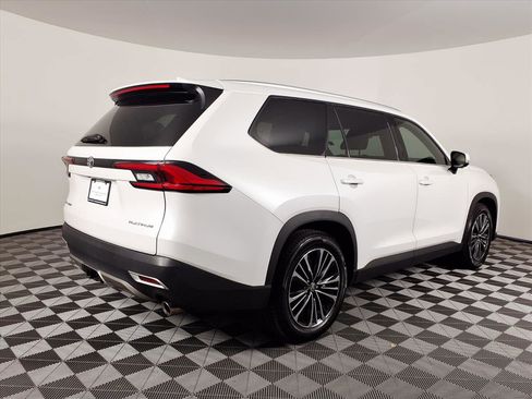 Used 2024 Toyota Grand Highlander AWD Hybrid image 4