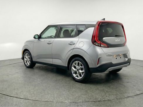 Used 2025 Kia Soul LX w/ LX Technology Package FWD image 6