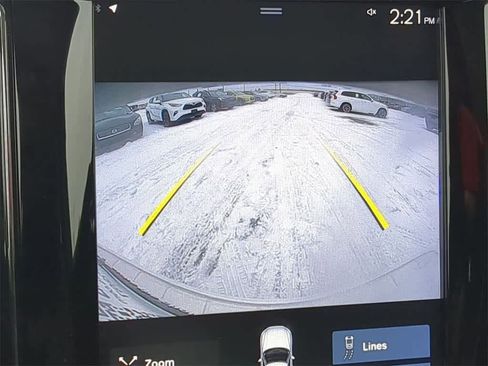 Used 2021 Volvo XC60 T5 Momentum w/ Premium Package image 28