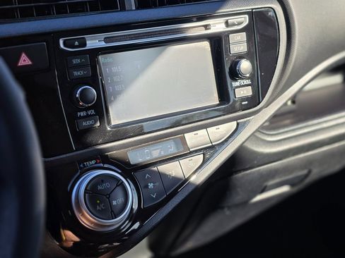 Used 2016 Toyota Prius C One image 32