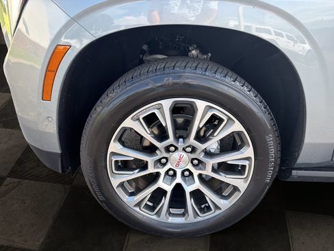 Used 2026 GMC Yukon Denali w/ Sun & Power Step Package AWD/4WD image 9