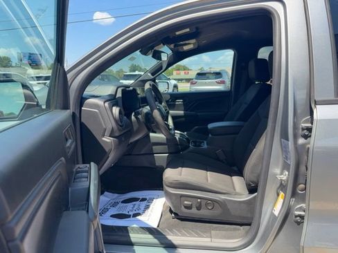 Used 2023 Chevrolet Colorado Trail Boss AWD/4WD image 9