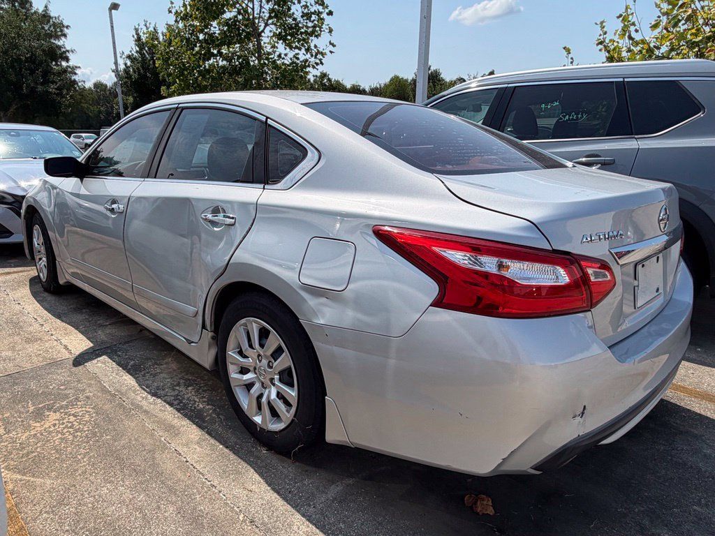 Used 2016 Nissan Altima 2.5 S w/ Power Driver Seat Package FWD image 2