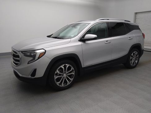 Used 2019 GMC Terrain SLT image 2