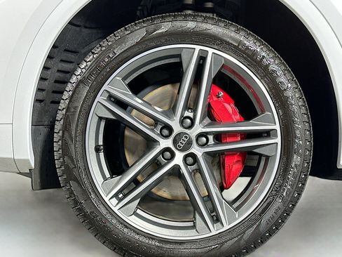 Used 2024 Audi Q5 e Premium Plus w/ Premium Plus Package AWD/4WD image 11