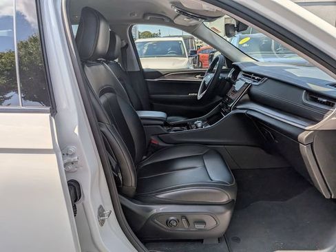 Certified 2023 Jeep Grand Cherokee Limited w/ Trailer Tow Prep Group (B) AWD/4WD image 32