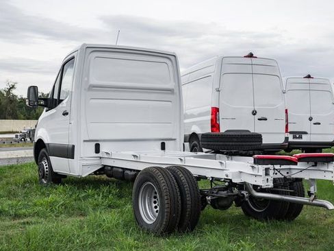 Used 2023 Mercedes-Benz Sprinter 4500 image 5