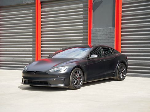 Used 2022 Tesla Model S Plaid image 1