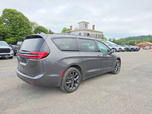 Used 2021 Chrysler Pacifica Touring w/ Cold Weather Group AWD/4WD image 5