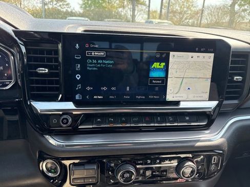 Used 2025 Chevrolet Silverado 1500 High Country w/ Technology Package image 10