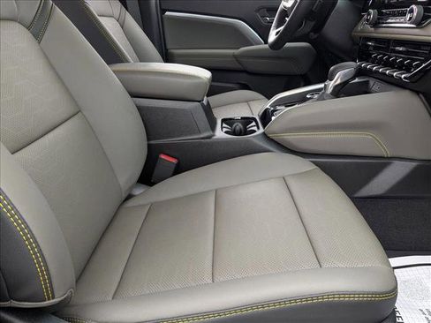 Used 2025 Chevrolet Colorado ZR2 w/ Technology Package image 20